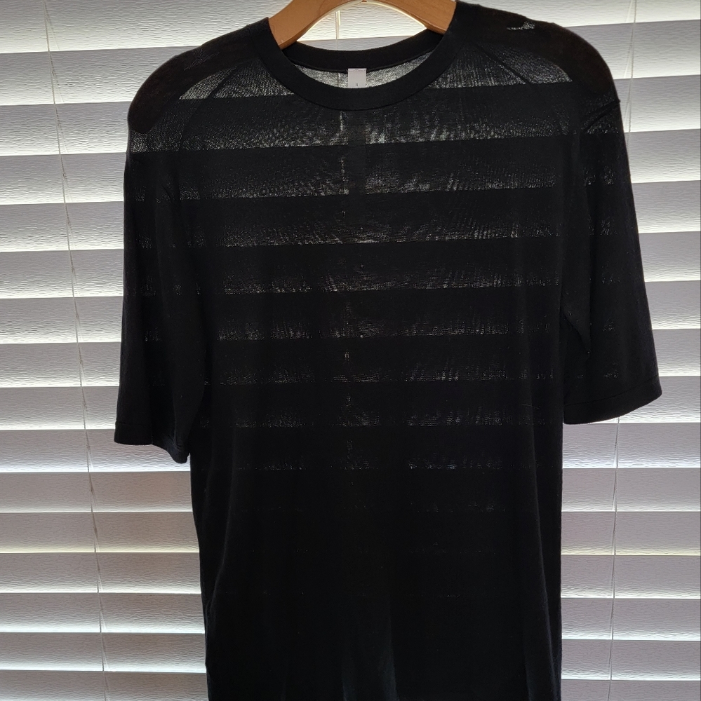 Lululemon Black sweater shirt